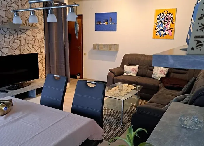 Wasgauer Felsen Und Seenland